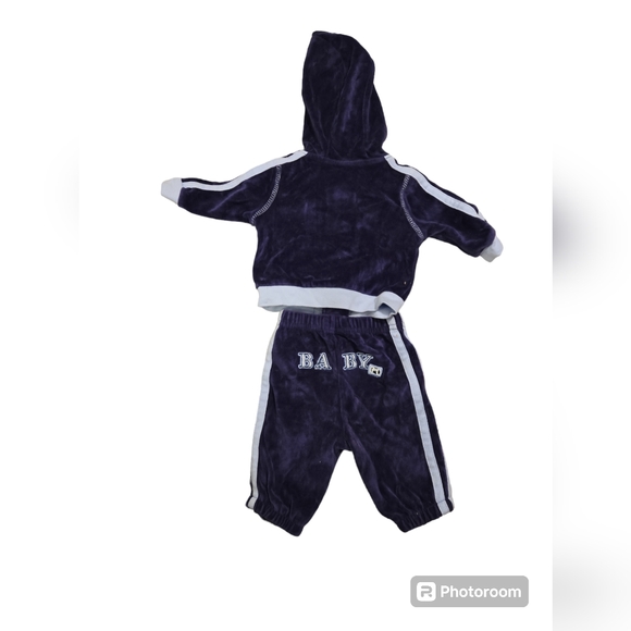 Baby V Velour Set - 3 months - Picture 2 of 2